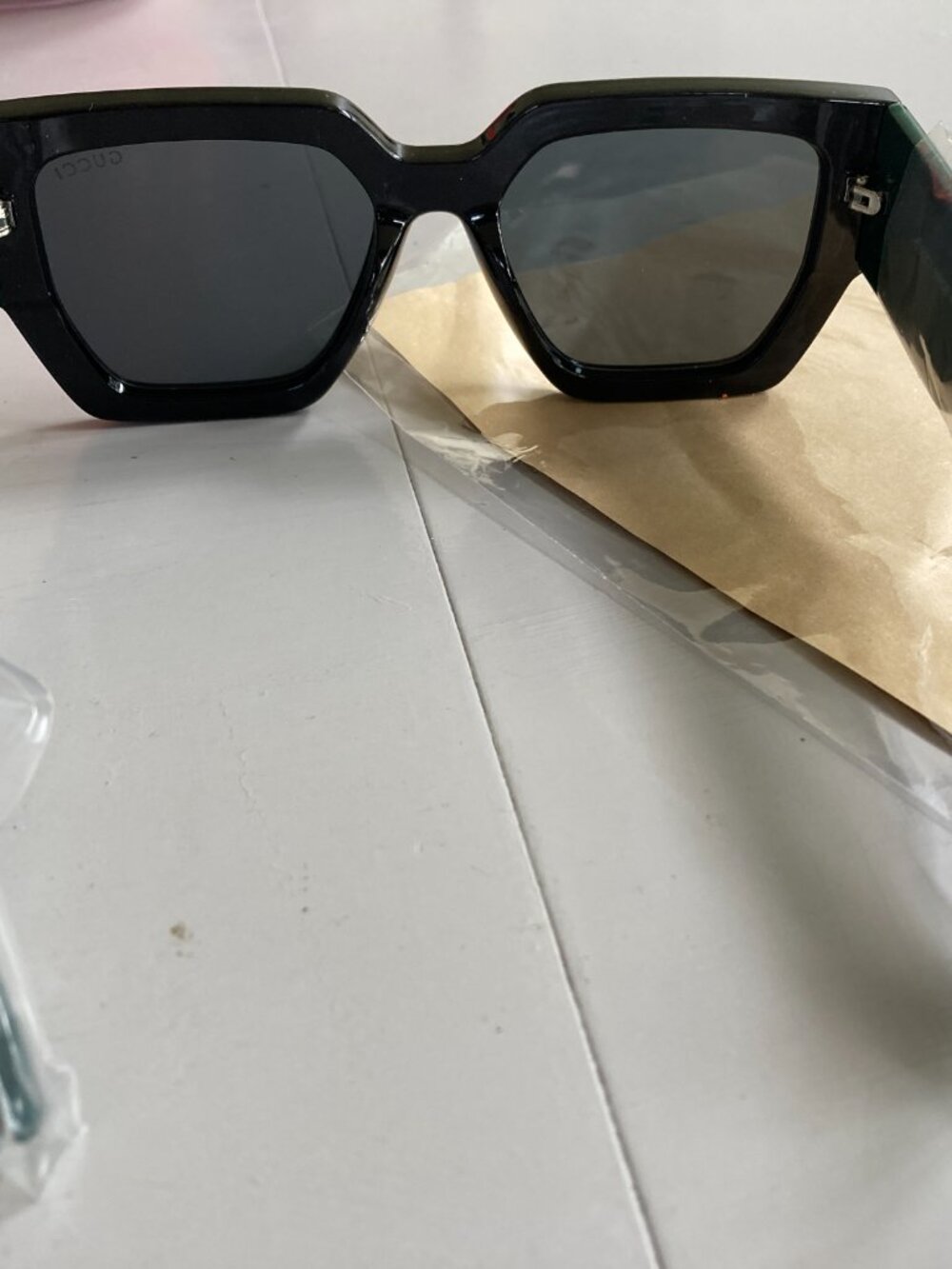 New Gucci Sunglasses Red/Green Arms Logo MOTHERS DAY - Picture 3 of 7